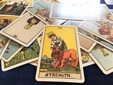 カードを前に集中する